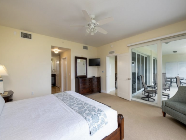 Four Bedroom Oceanfront Vacation Condo in Key Largo Sleeps 8